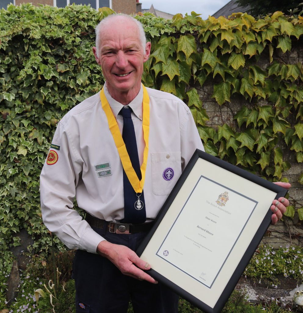 Lieutenant Governor presents Scouting award – Manx Scouts